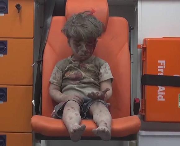 بالفيديو -  من هو الطفل عمران الذي أبكى مذيعة ال CNN على الهواء؟